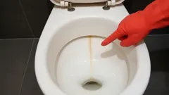 Všichni znají tenhle žlutý pruh, ale ne každý ví, jak se ho snadno zbavit.