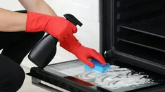 Nejúčinnější prostředek na odstranění starých mastnoty a nečistot z vaší trouby.